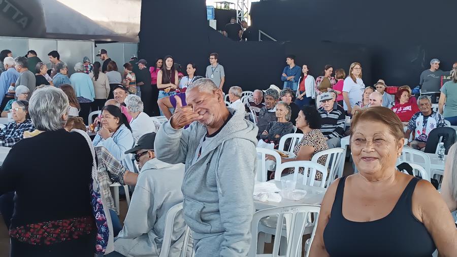 Baile Country da Melhor Idade reúne mais de 150 pessoas no Posto de Monta