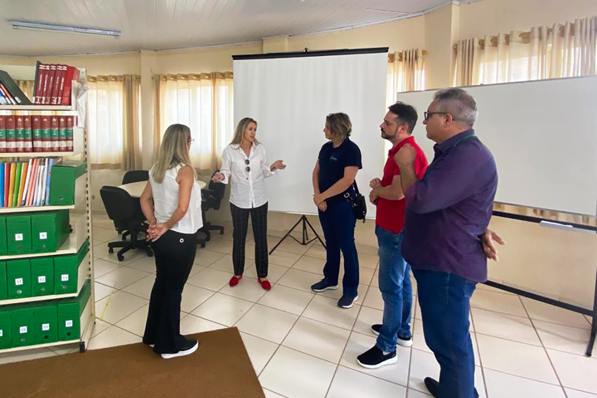 Educação recebe comitiva de Muzambinho para apresentar instalações do Polo UAB de Bragança Paulista