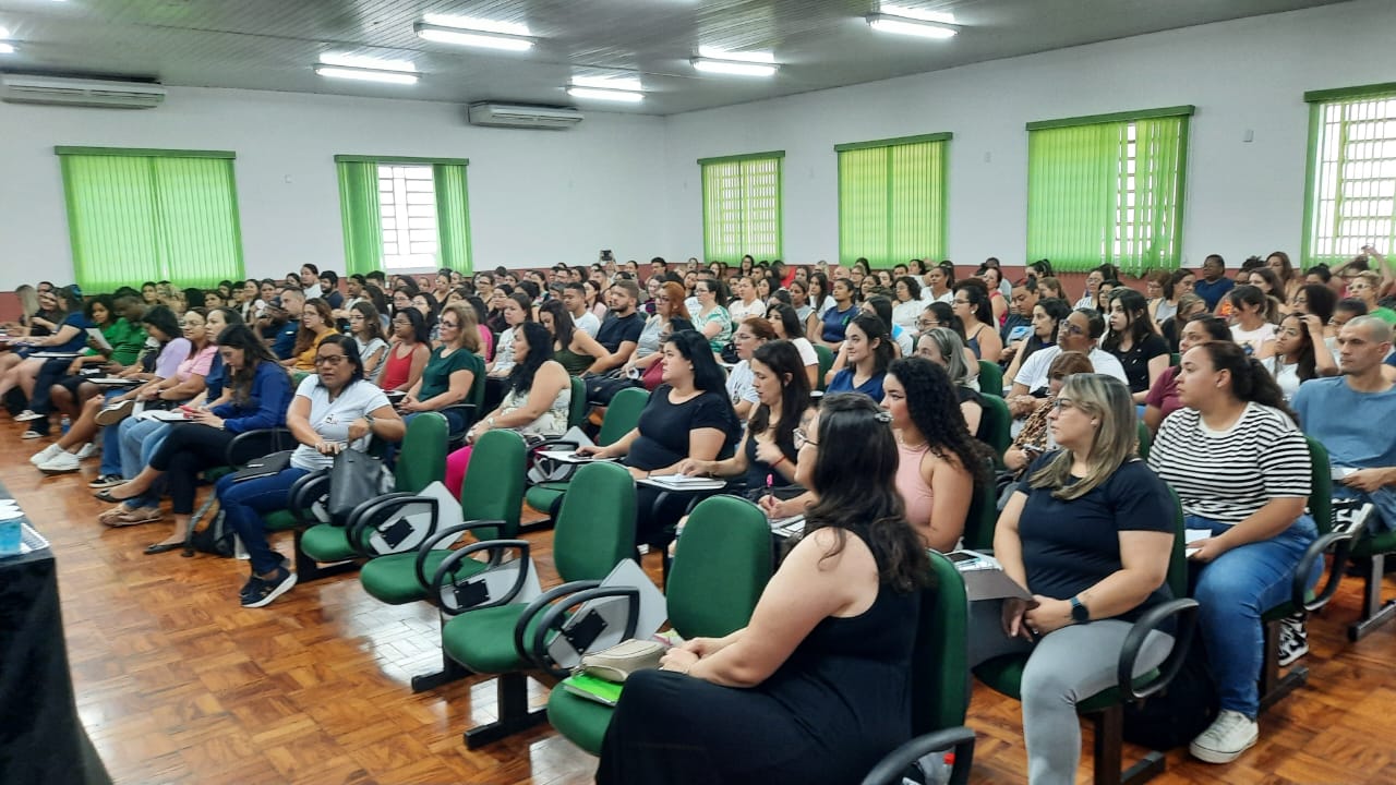 Secretaria de Educação dá início à formação para monitores, oficineiros e coordenadores das escolas municipais em jornada de tempo integral