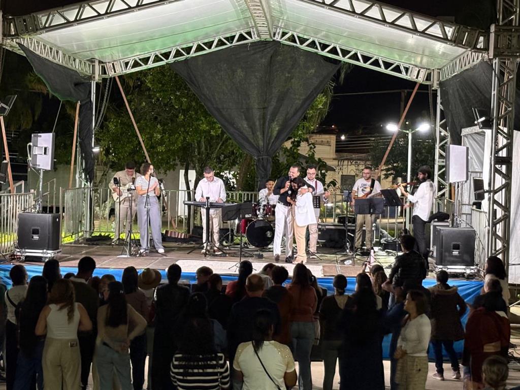Show “Natal do Rei” emociona público e transforma a Praça do Matadouro em um grande encontro de fé e alegria
