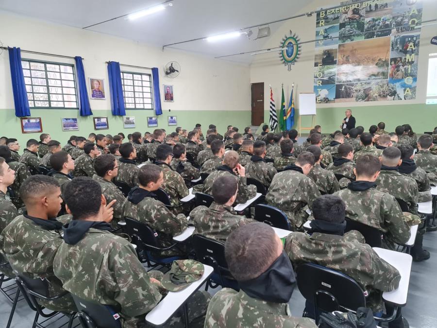 Atirador Cidadão: Jovens do Tiro de Guerra participam de treinamento sobre mercado de trabalho