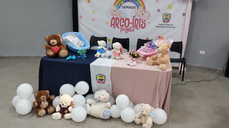 Projeto Arco-Íris entrega kits de enxoval a 17 futuras mães