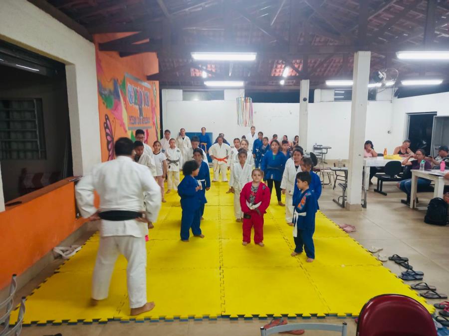 Prefeitura oferece aulas de judô e jiu jitsu para crianças