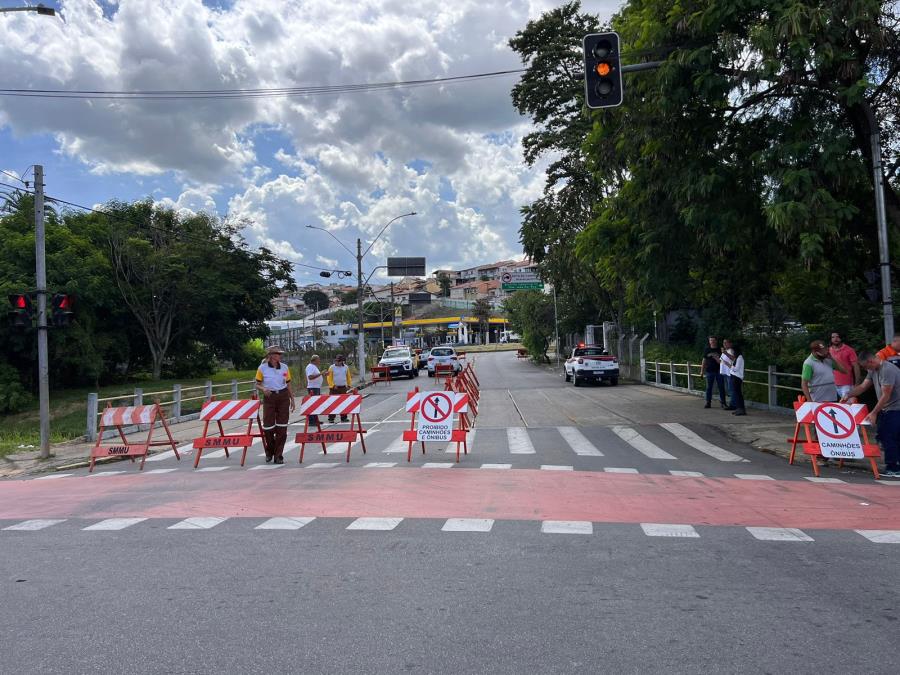 Ponte na Rua Peru é liberada para veículos leves no sentido Avenida Juscelino Kubitschek de Oliveira para Avenida dos Imigrantes