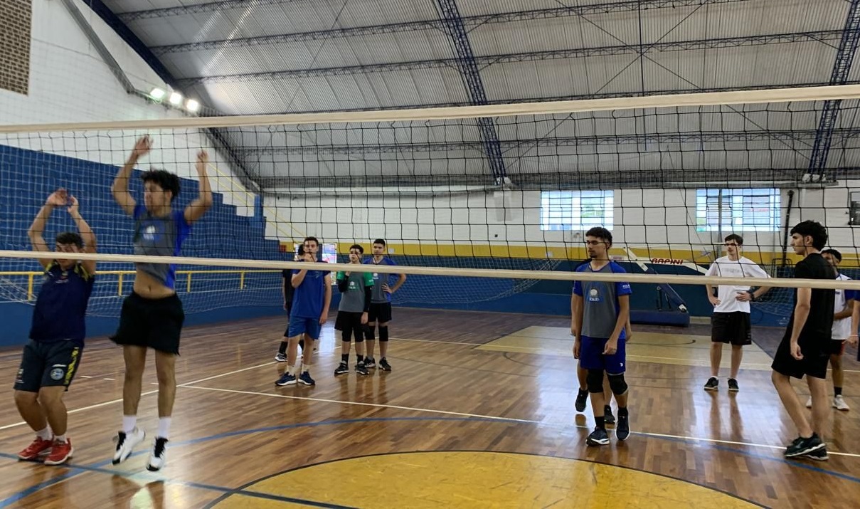 Escolinha de Voleibol retoma atividades no Ginásio Lourenção