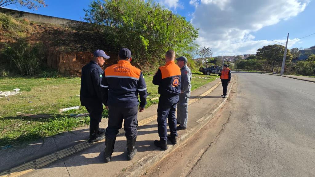 Simulado de emergência prepara equipes para situações de deslizamento e acidente veicular