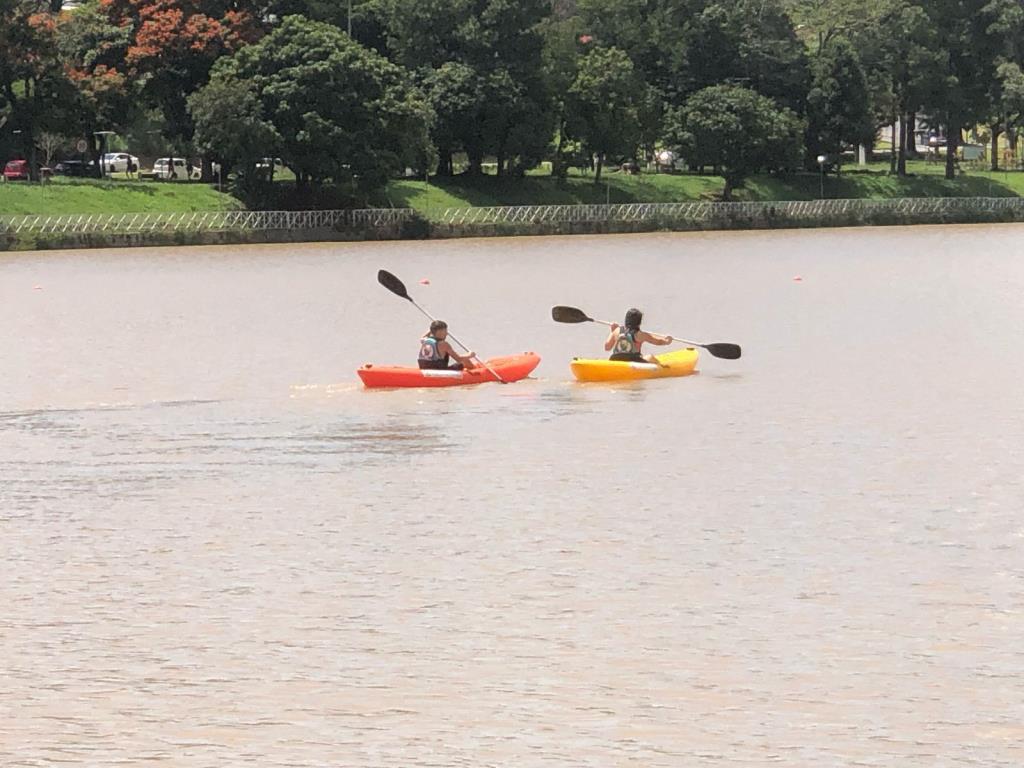Lago do Taboão recebe aulas gratuitas de canoagem
