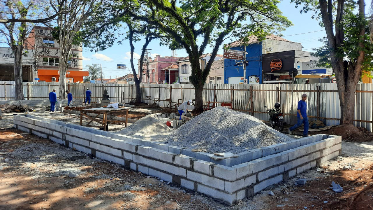 Reforma da Praça José Bonifácio segue em execução