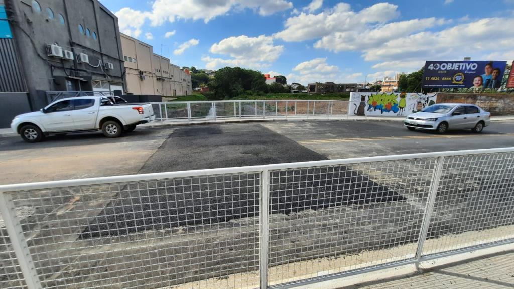 Ponte da Rua Felipe Siqueira é liberada