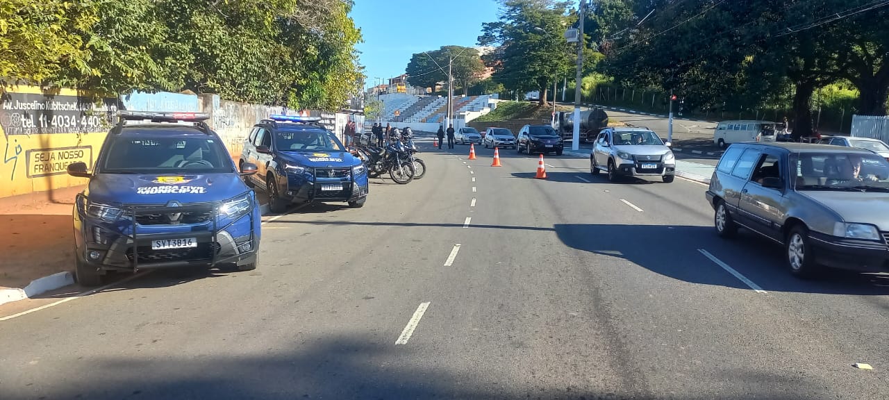 Guarda Civil Municipal realiza Bloqueio Viário na Avenida Imigrantes