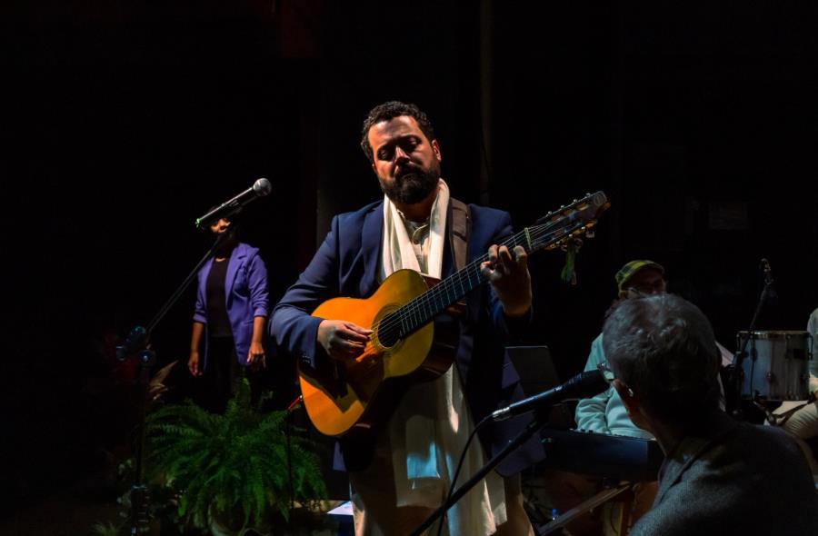João Santt emociona Bragança Paulista com show “EnCanto, Nova Poesia” em noite de casa cheia no Teatro Carlos Gomes