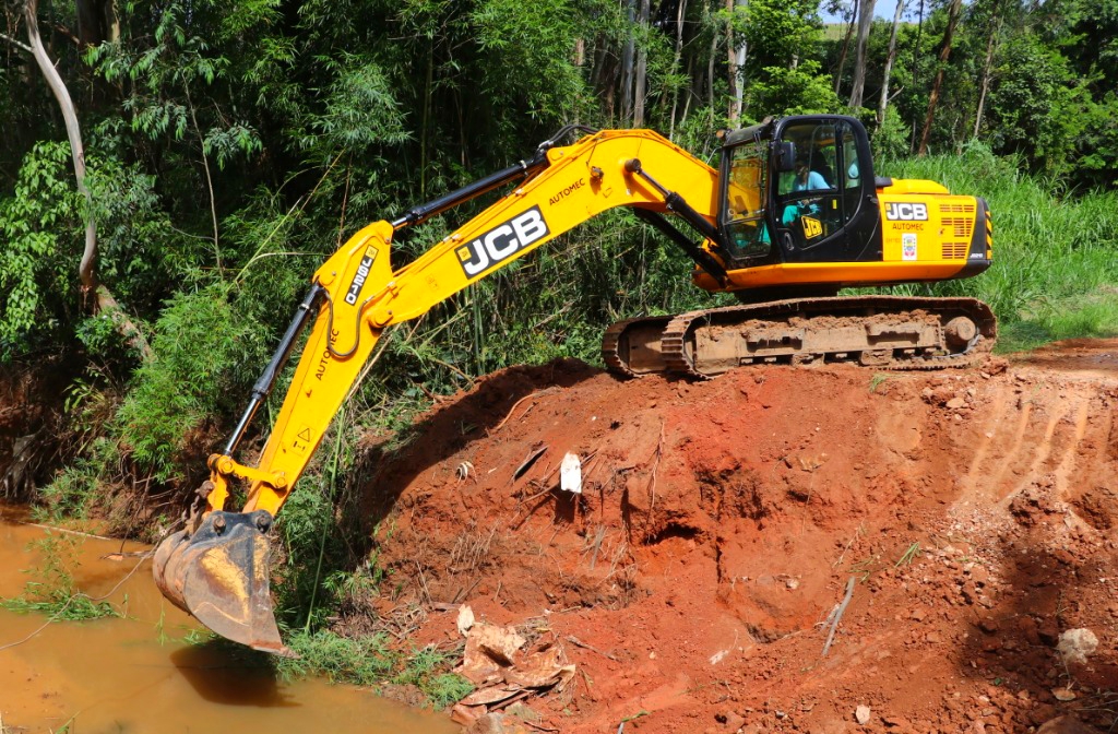 Combate às enchentes: Prefeitura investe na limpeza e desobstrução de cabeceiras de ribeirões e córregos