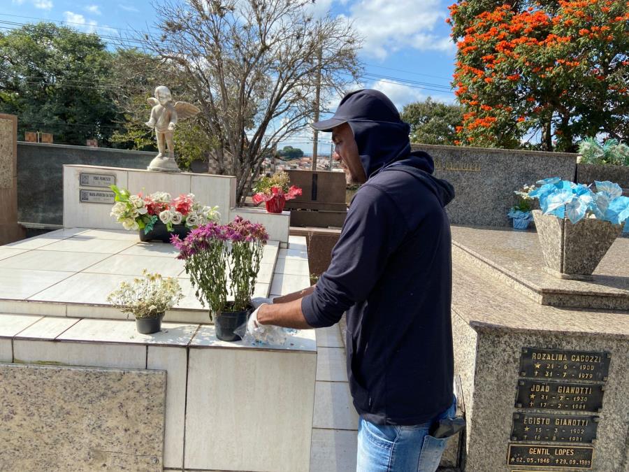 Cemitério Municipal passa por vistoria constante de agentes de endemia