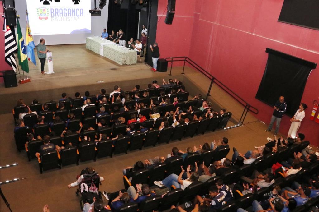 Lei de Incentivo ao Esporte: Atletas e entidades celebram a conquista de certificados entregues pela Prefeitura