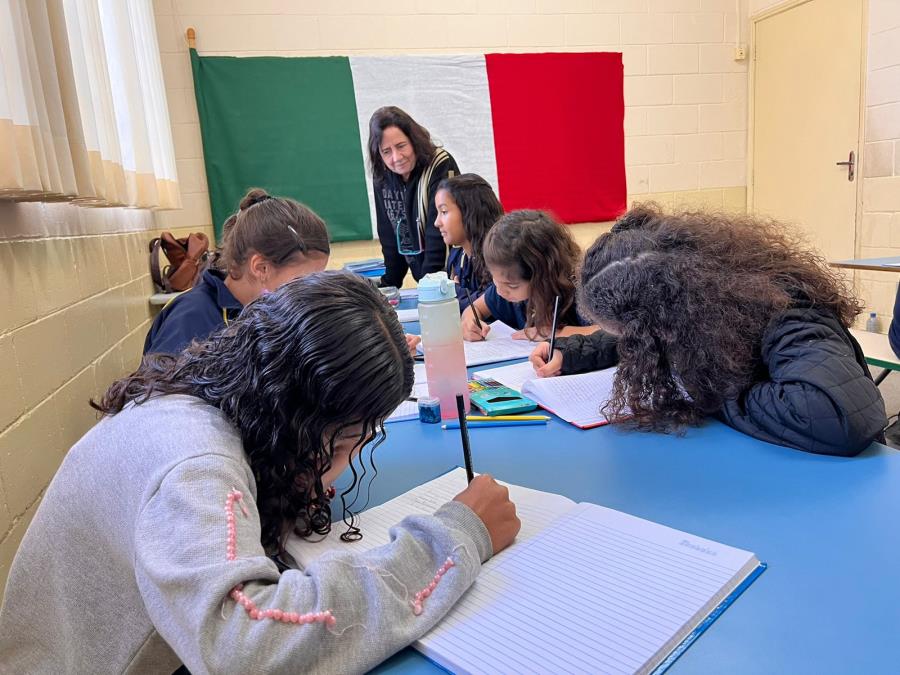 Aulas de italiano estimulam alunos em Bragança Paulista