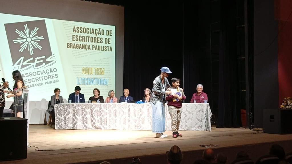 Ases celebra o XXVIII Prêmio Estudantil e homenageia o casal Cestari