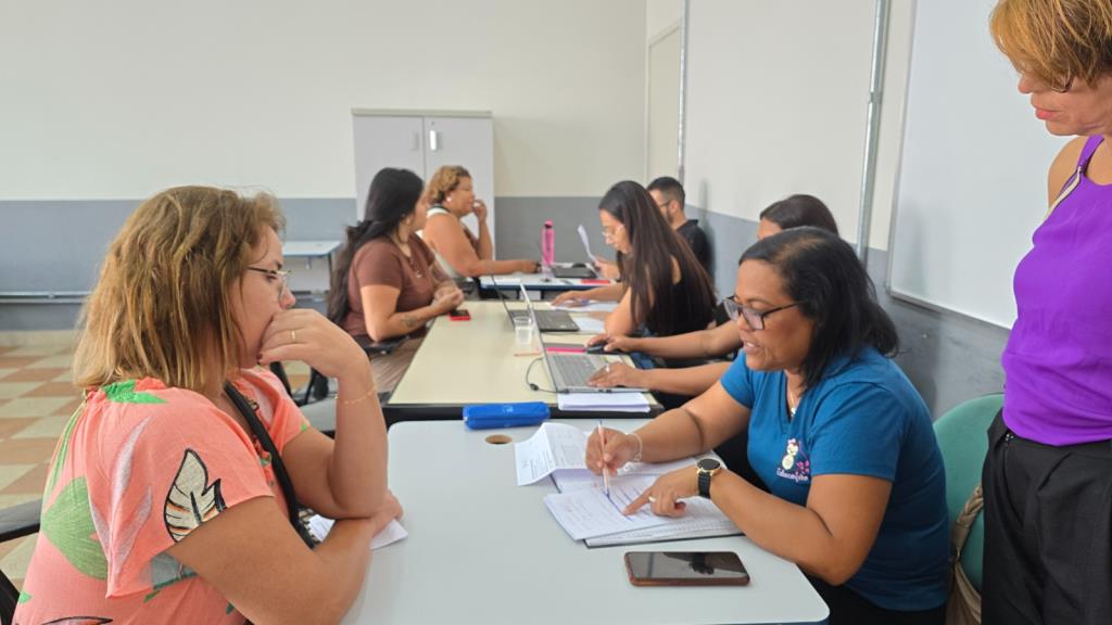 Seleção no PAT tem 20 contratados e segue com mais 30 vagas para escolas municipais