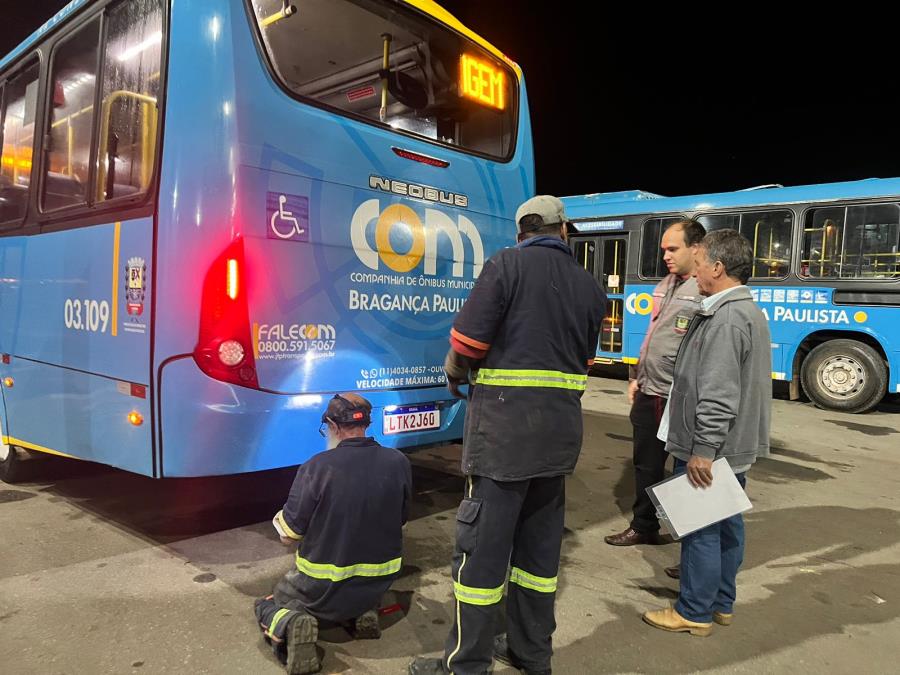 Frota de ônibus da JTP passa por fiscalização