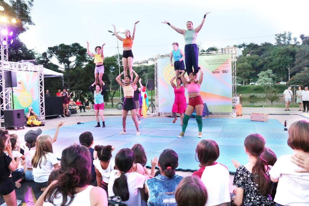 Circuito Sesc de Artes reúne grande público na Arena do Lago