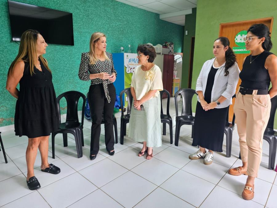 Vice-Prefeita e Secretária de Saúde visitam instalações da Associação São Lucas