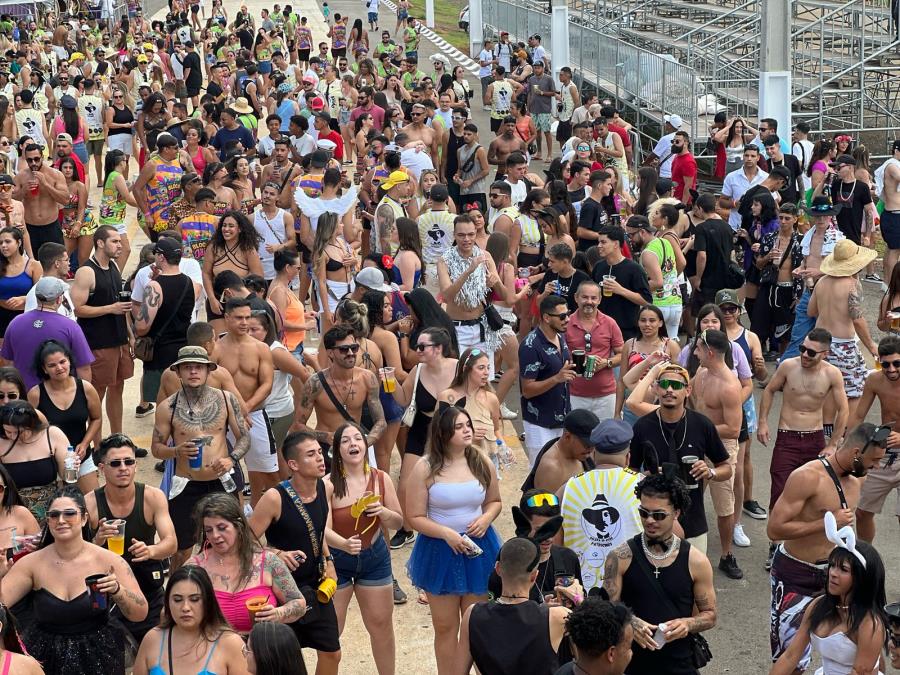 Carnaval de Bragança Paulista 2025 tem início com muita animação