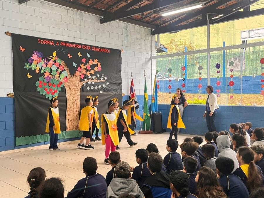 Escola Municipal Zitta de Melo Barbosa celebra o Dia da Árvore com apresentações e plantio de mudas