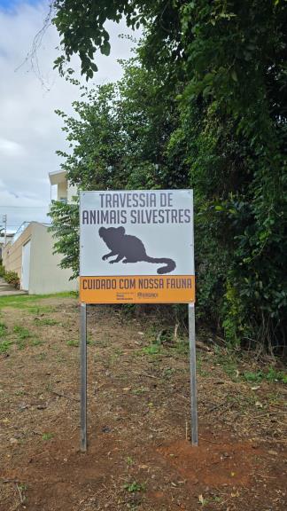 Cidade recebe sinalização para proteção de animais silvestres em vias urbanas