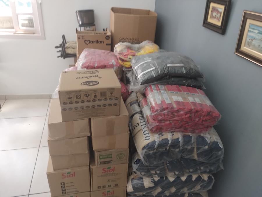 Bloco do Guaraná faz carnaval solidário e entrega alimentos ao FSS