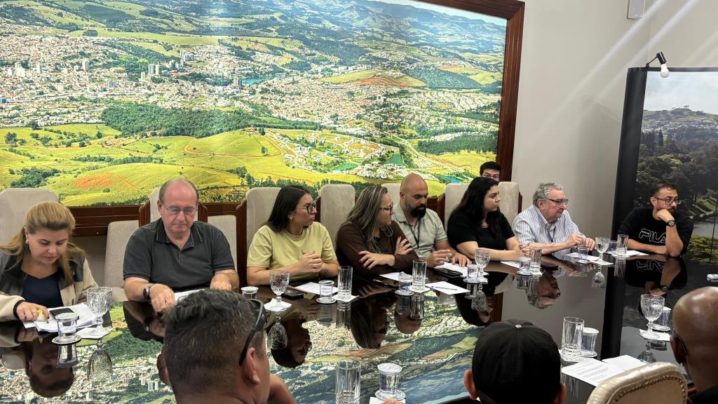 Prefeitura dialoga com mototaxistas e motofretistas