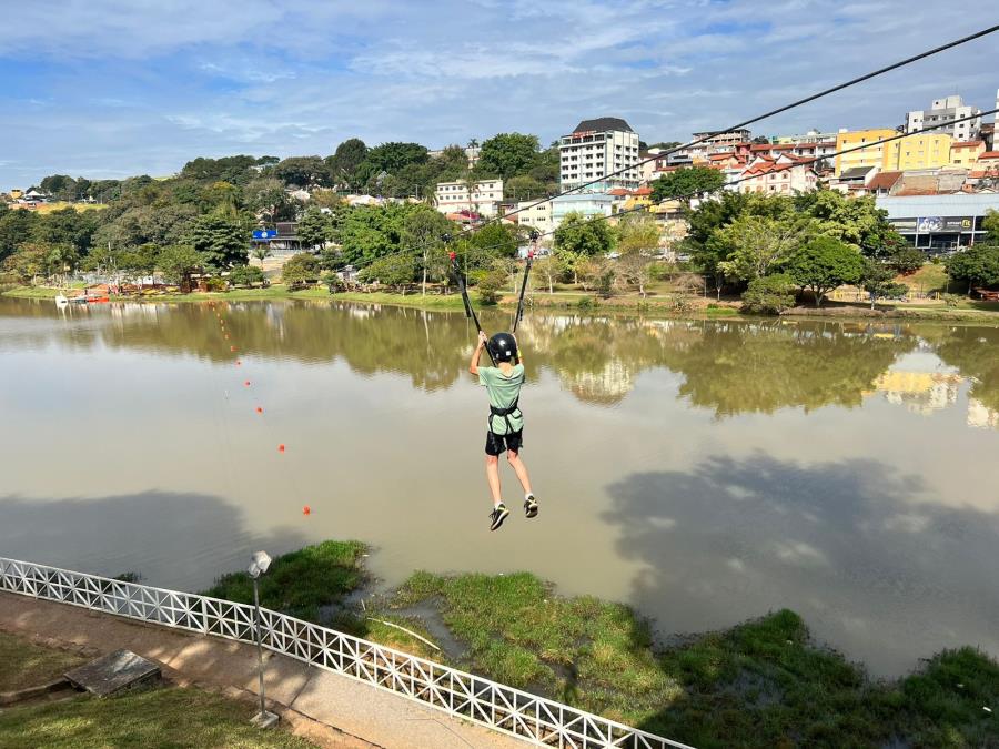 Tirolesa do Lago: Cerca de 600 pessoas sobrevoaram as águas do cartão-postal de Bragança Paulista no último fim de semana   