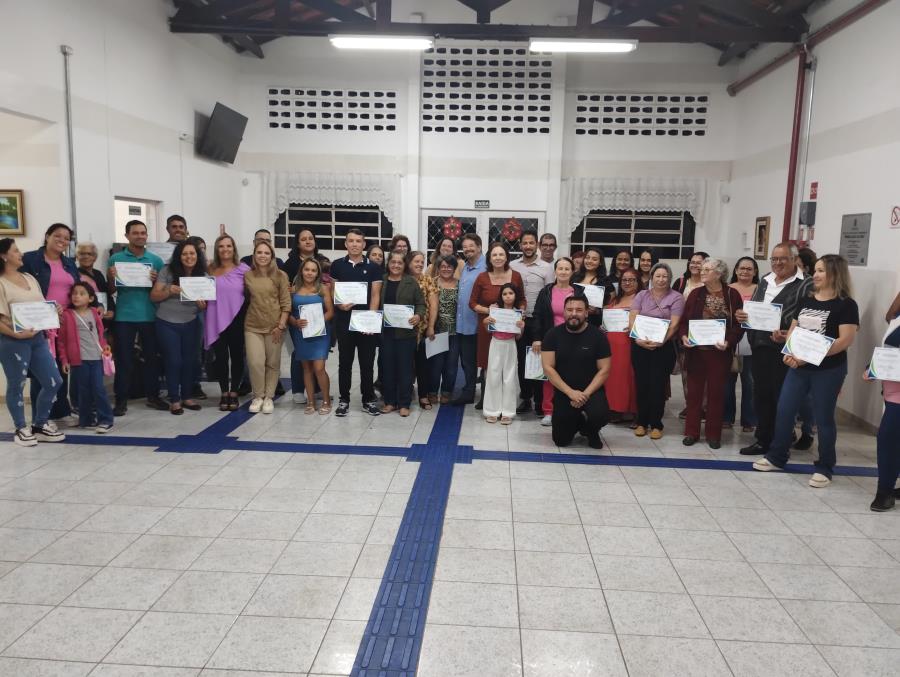 Fundo Social realiza solenidade de entrega de certificados aos concluintes de cursos profissionalizantes