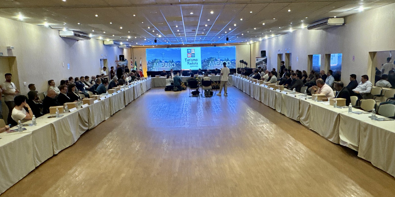 Bragança Paulista fortalece presença no cenário turístico estadual durante encontro da Aprecesp em Amparo