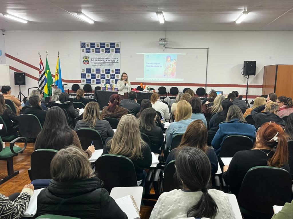 Educação realiza semana formativa para professores coordenadores