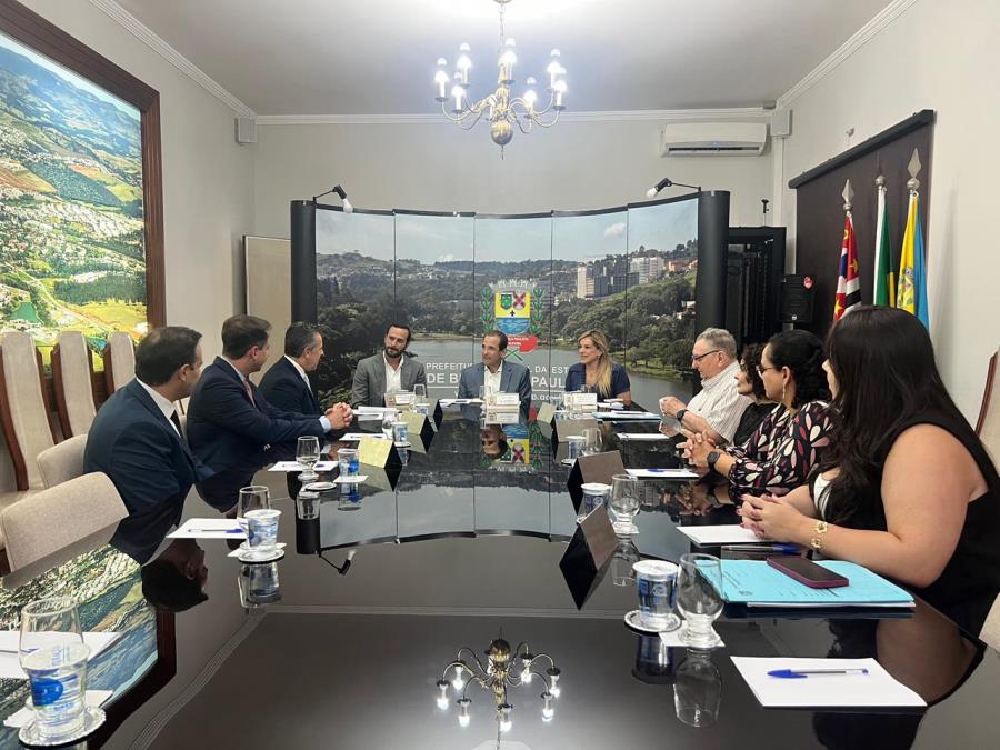 Prefeitura de Bragança Paulista realiza reunião com promotores de Justiça