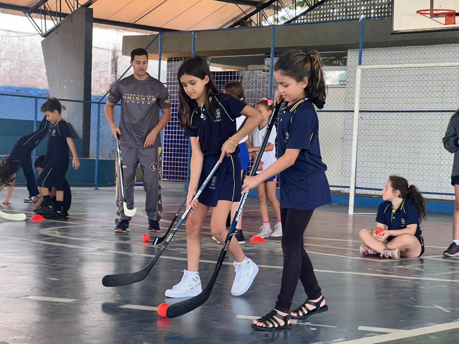 EM Padre Donato Vaglio students practice roller hockey