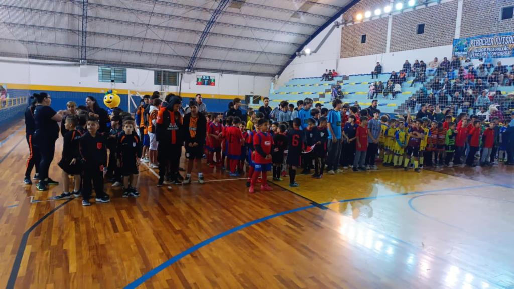 Abertura do Campeonato de Futsal de Menores de Bragança Paulista reúne um bom público no Lourenção