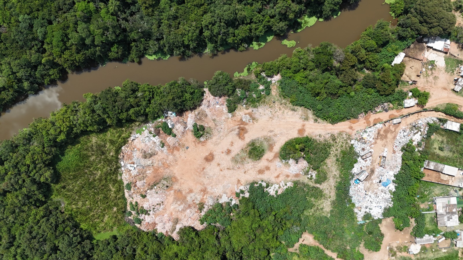 Secretaria Municipal do Meio Ambiente fiscaliza descarte irregular de resíduos sólidos em Bragança Paulista