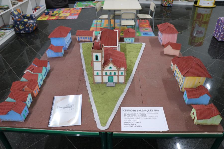 Alunos da E.E. Prof. Bruno Florenzano expõe maquete sobre Bragança Paulista em 1900