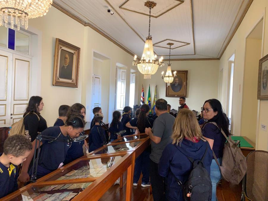 Alunos da EM Orlando Pinto visitam Museu Municipal Oswaldo Russomano e se encantam com a história de Bragança Paulista