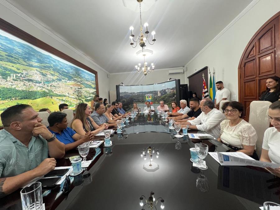 Três empresas recebem termos de posse de terrenos do Pró-Indústria e Pró-Emprego e devem gerar 400 postos de trabalho diretos