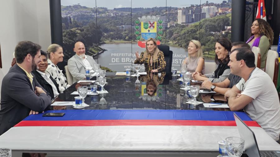 Prefeitura de Bragança Paulista recebe cônsul da Tchéquia para estreitar relações e parcerias