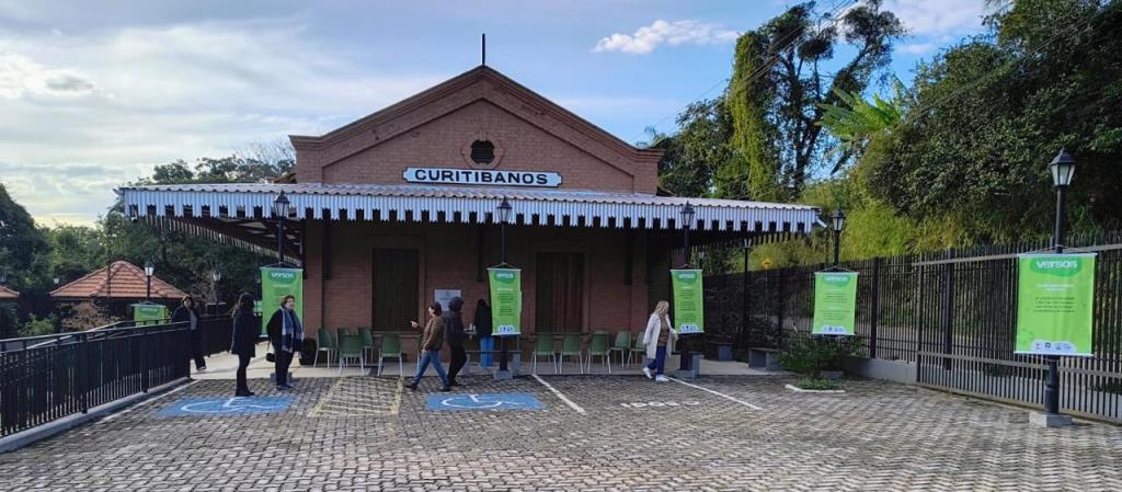 Café com Poesia abre exposição “Versos que Transformam”