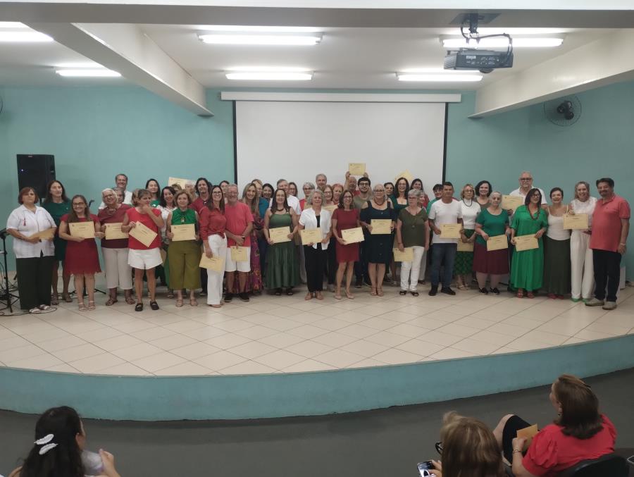 Polo UAB entrega certificados para alunos dos cursos de idiomas
