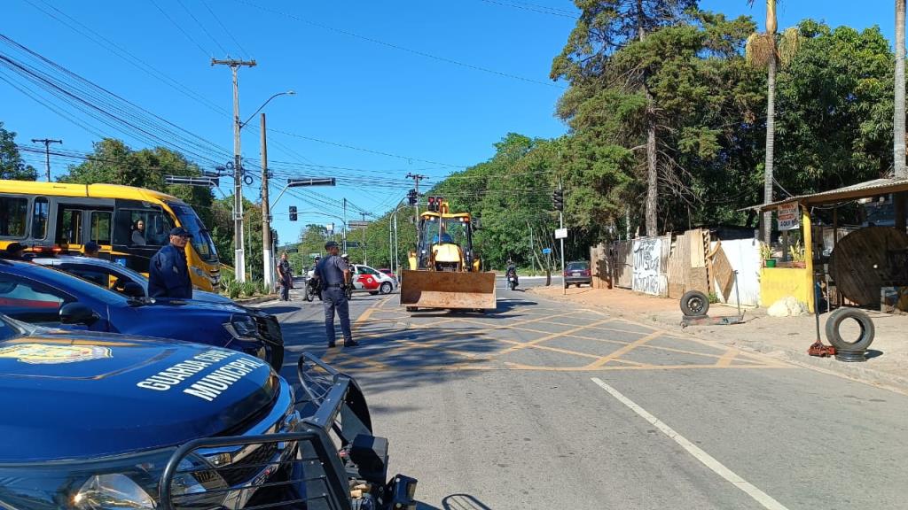 Prefeitura de Bragança Paulista presta apoio em ação judicial de reintegração de posse em terreno particular no Jardim Fraternidade