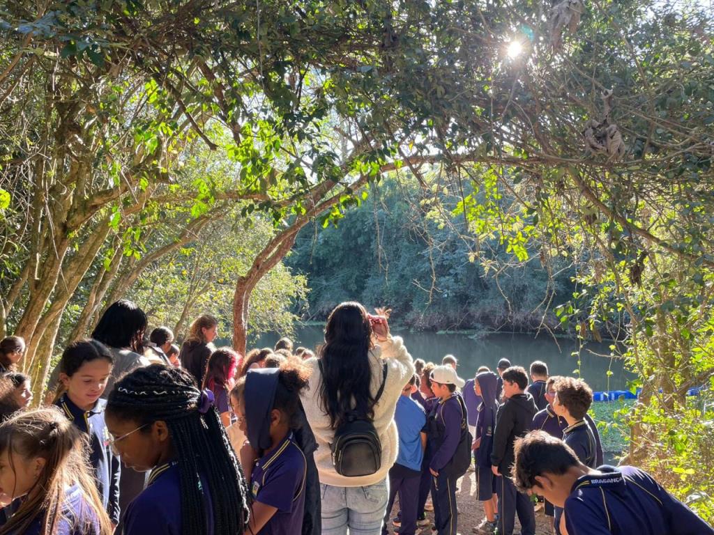 Alunos da rede municipal participam de visita educativa às ecobarreiras