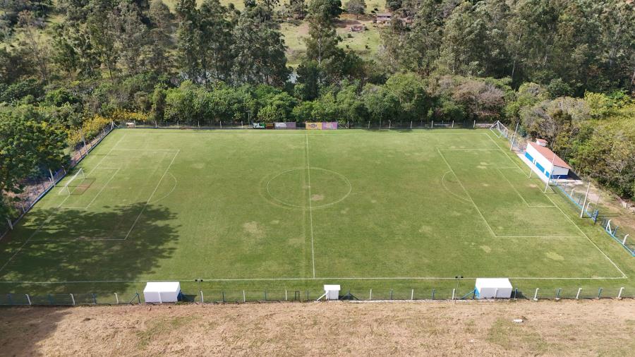 Prefeitura revitaliza Estádio Ademir Aranzana e entrega novo campo society na Penha