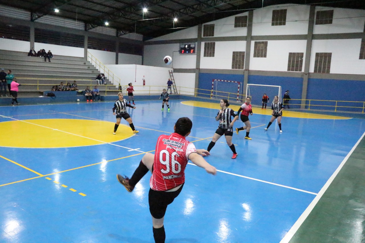 Goleadas marcam início da Copa Bragança Regional de Futsal Feminino 2022