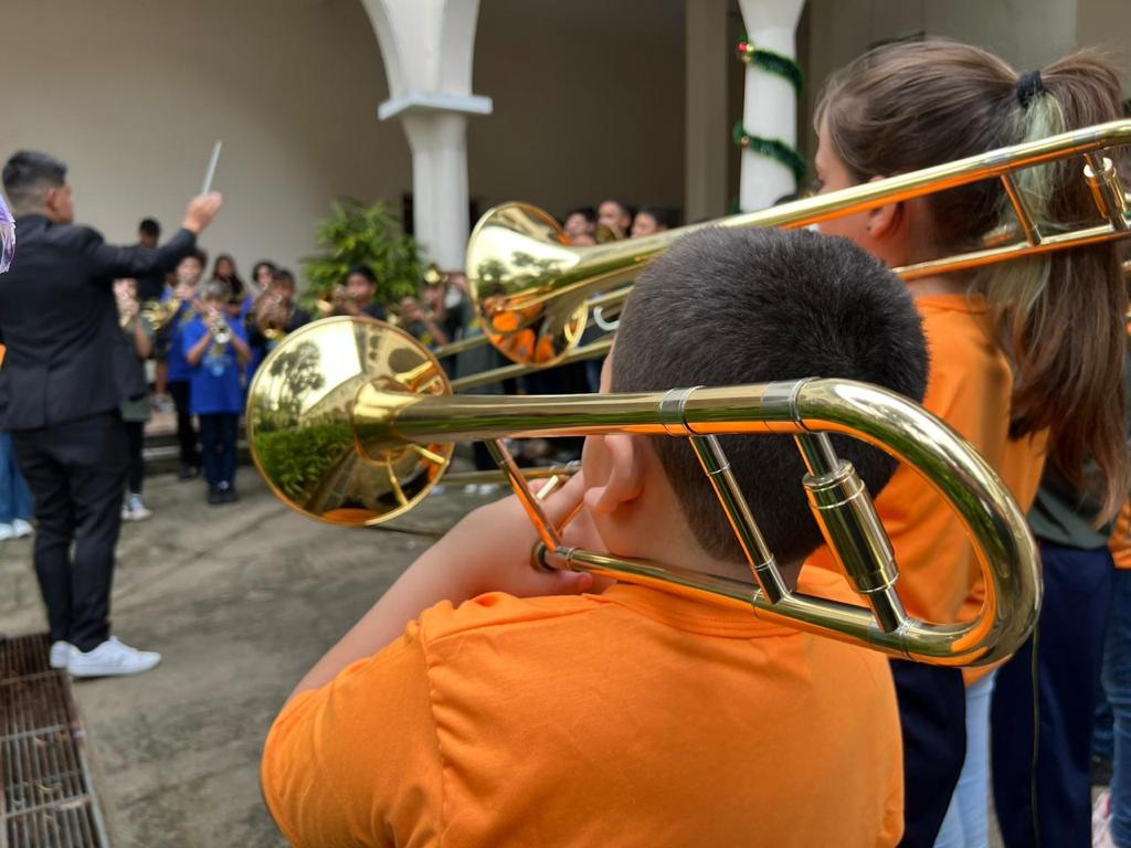 Cantata de Natal do Projeto Musicalizando encanta público no Paço Municipal