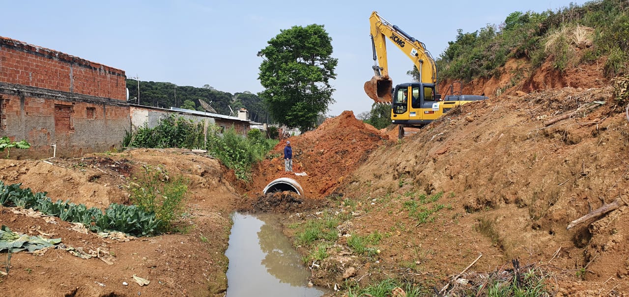 Prefeitura realiza obras de tubulação na vila Boa Esperança