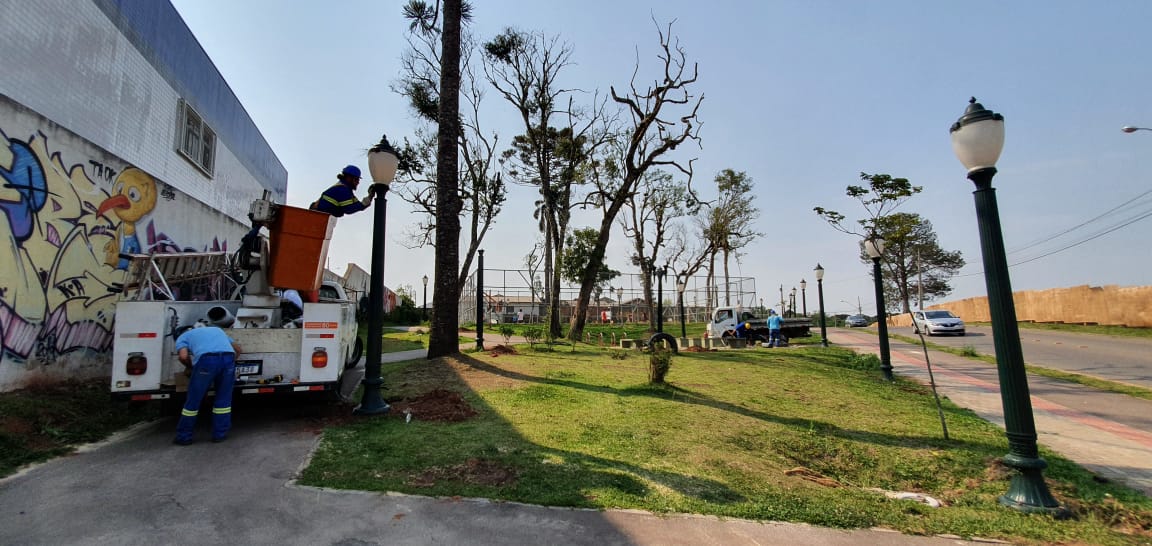 Praça do Gralha Azul recebe reestruturação na iluminação